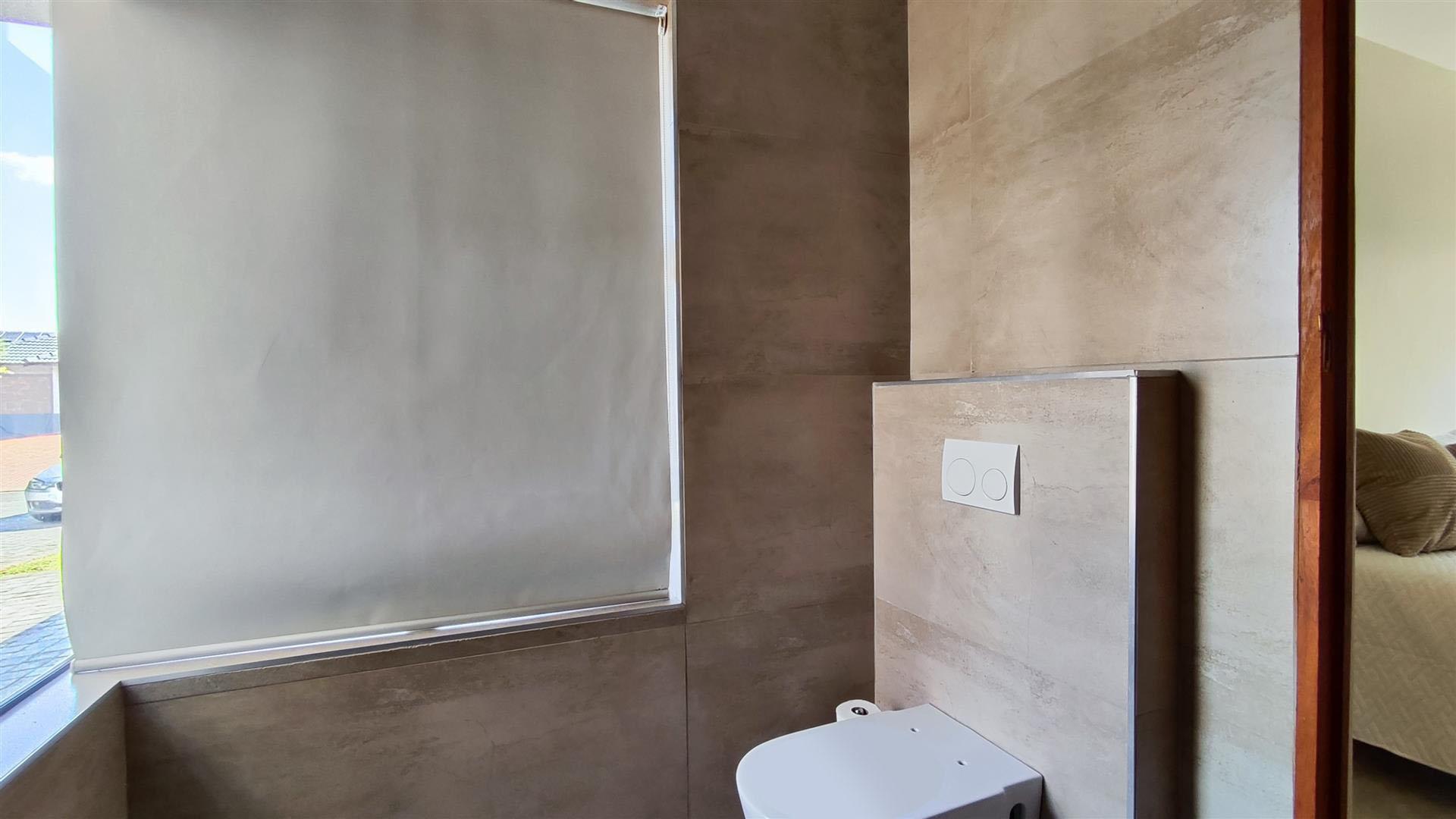 Bathroom 1 - 6 square meters of property in Helderwyk Estate