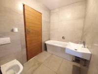 Bathroom 1 of property in Helderwyk Estate