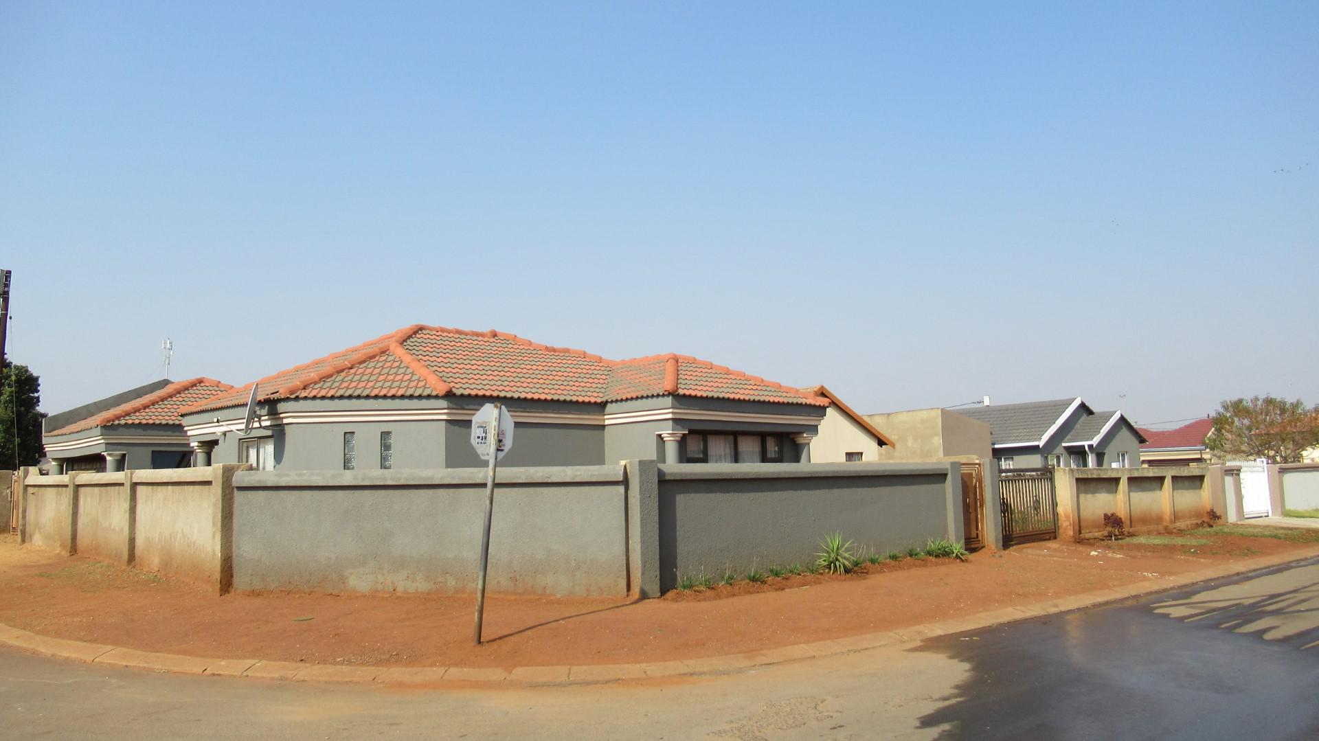 Front View of property in Vosloorus Ext 31