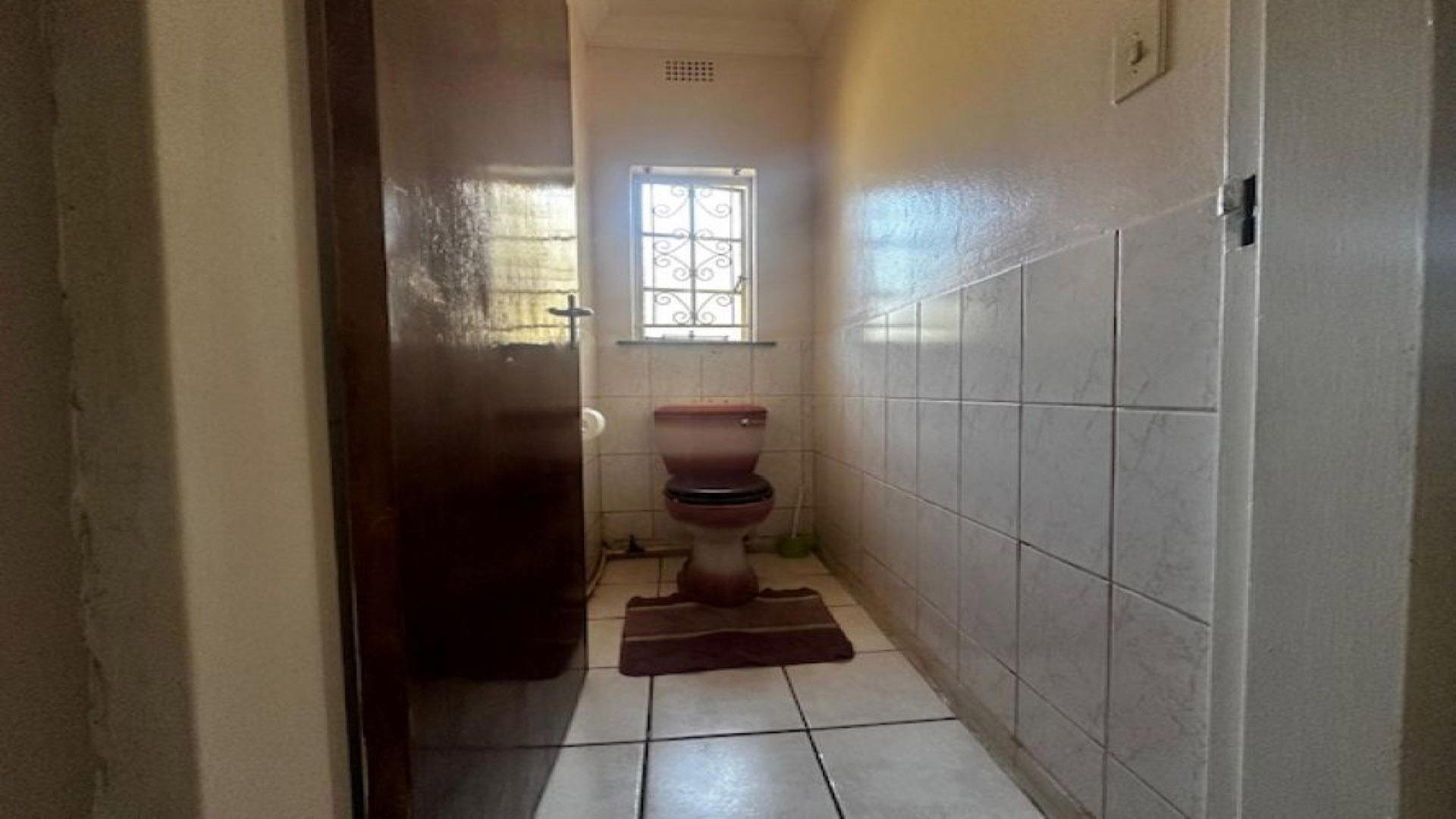 Bathroom 1 of property in Bloemfontein