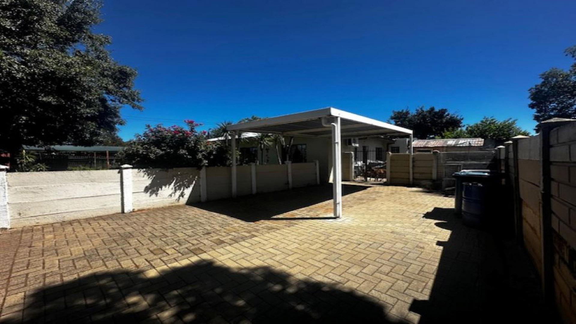Carport  of property in Bloemfontein