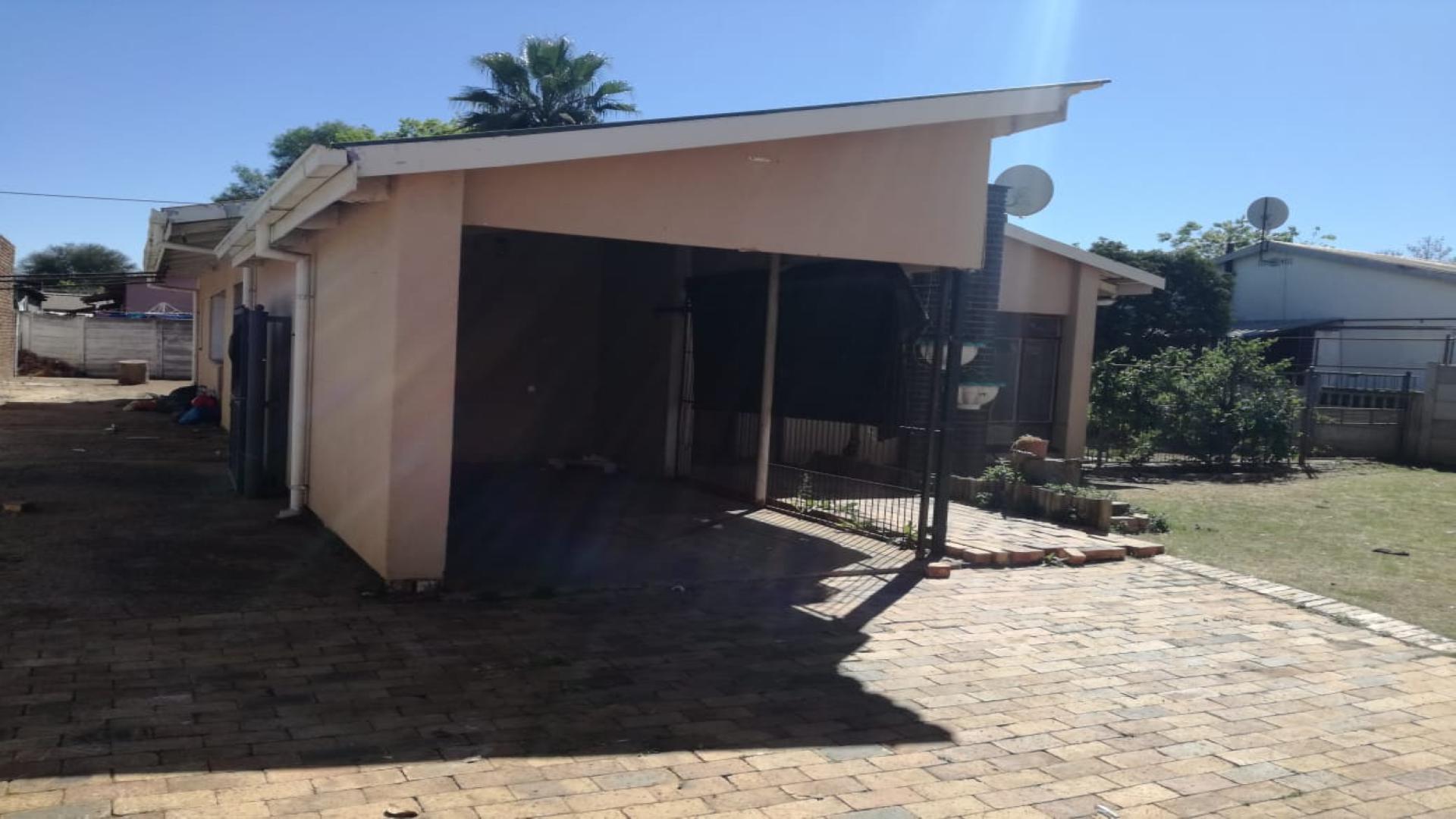 FNB Quick Sell 3 Bedroom House for Sale in Klerksdorp MR32