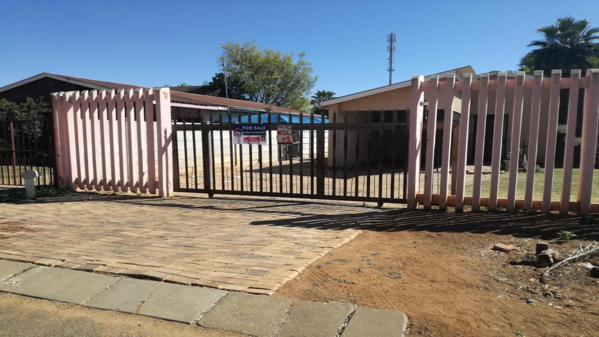 FNB Quick Sell 3 Bedroom House for Sale in Klerksdorp MR32
