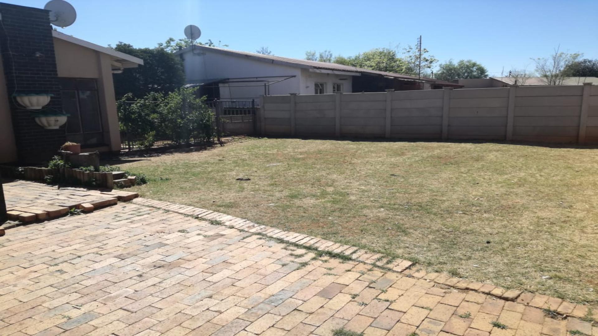 FNB Quick Sell 3 Bedroom House for Sale in Klerksdorp MR32