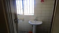 Main Bathroom - 3 square meters of property in Ennerdale South