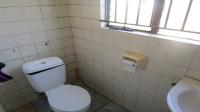 Main Bathroom - 3 square meters of property in Ennerdale South