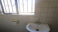 Main Bathroom - 3 square meters of property in Ennerdale South