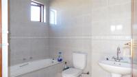Bathroom 3+ - 6 square meters of property in Dainfern Valley