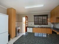 Kitchen - 15 square meters of property in Honeydew Manor