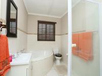 Bathroom 2 - 3 square meters of property in Honeydew Manor