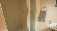 Bathroom 2 - 3 square meters of property in Honeydew Manor