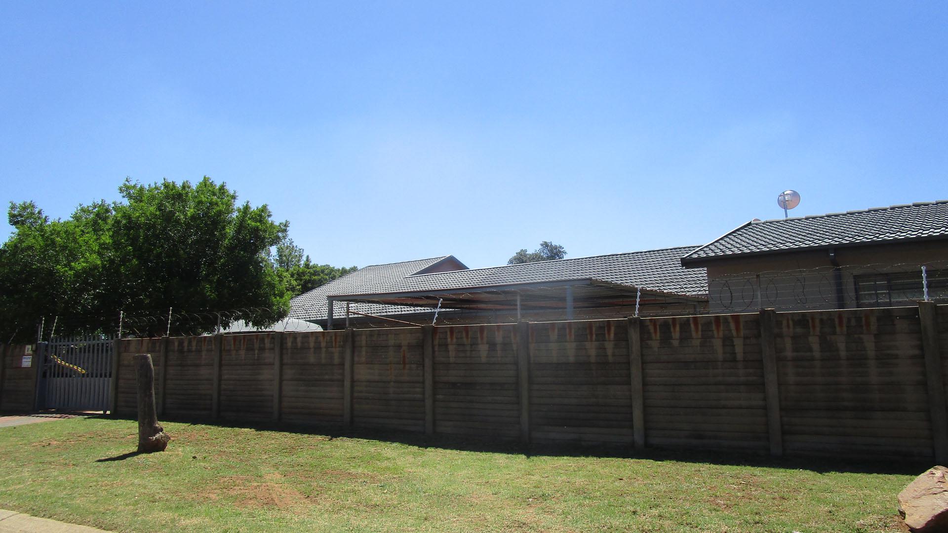 Front View of property in Sonland Park