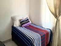 Bed Room 1 - 10 square meters of property in Safarituine