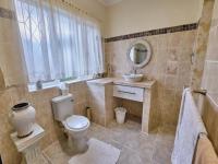 Main Bathroom of property in Kingsburgh