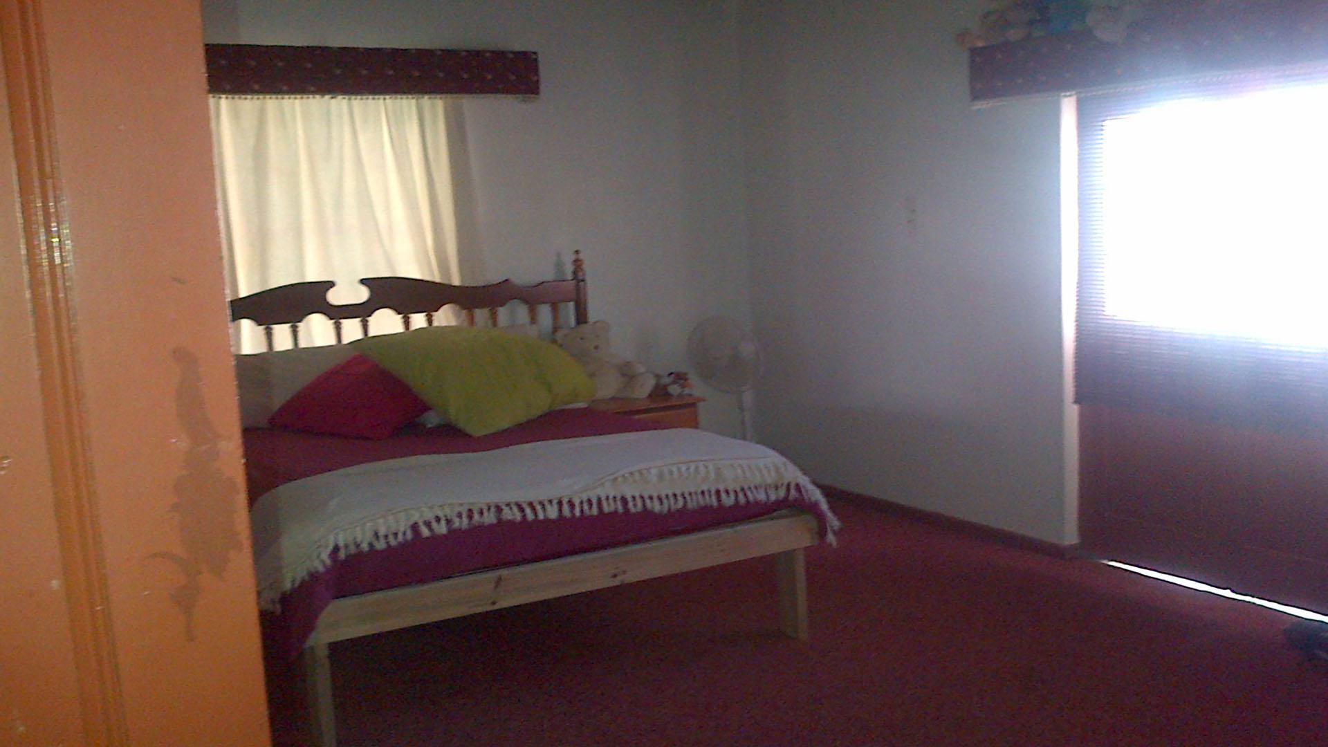 Bed Room 1 - 30 square meters of property in Uniondale