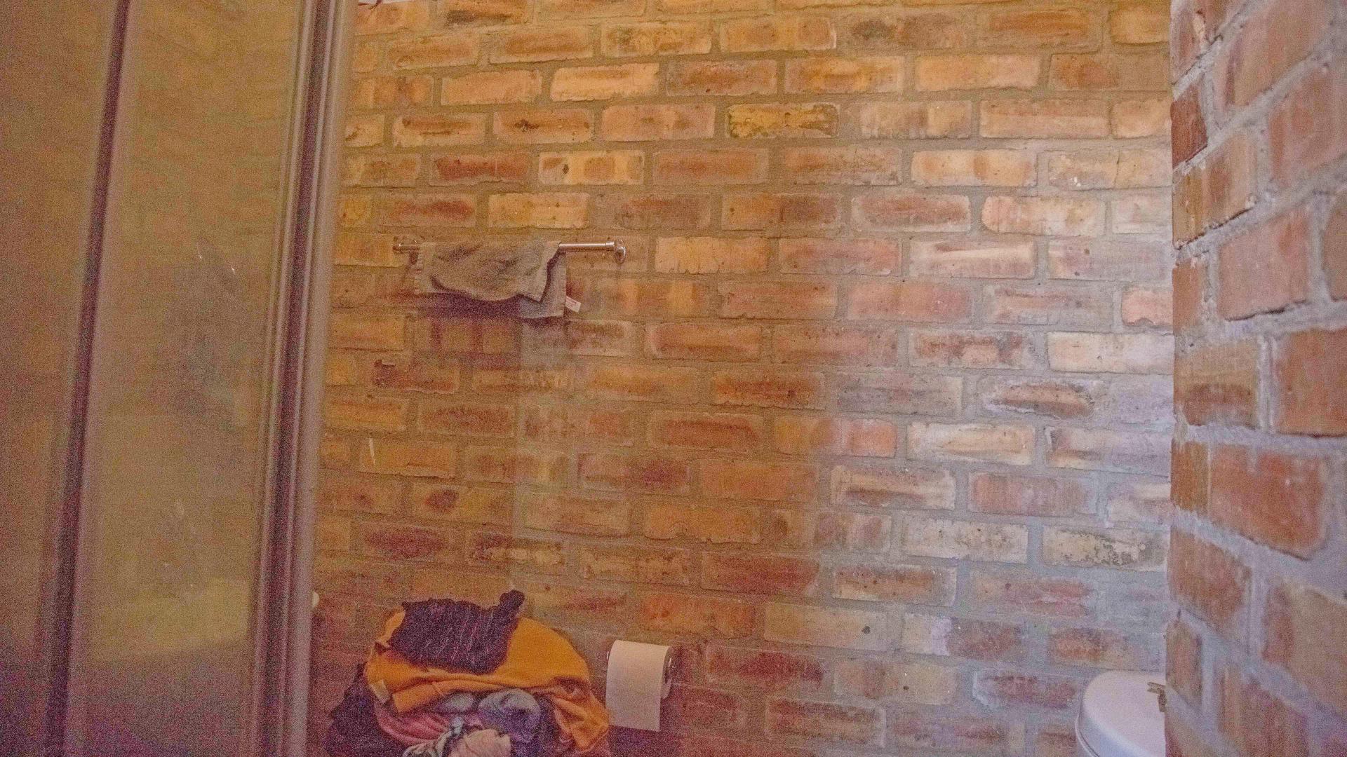 Bathroom 1 - 4 square meters of property in Troyeville