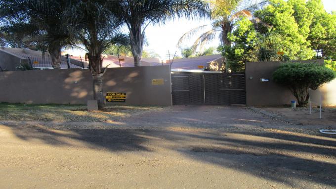 3 Bedroom House for Sale For Sale in Sunward park - Home Sell - MR332789