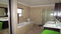 Main Bathroom - 19 square meters of property in Sunward park