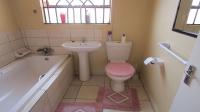 Bathroom 1 - 5 square meters of property in Roodekop