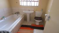 Main Bathroom - 5 square meters of property in Roodekop