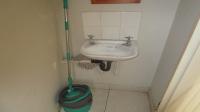Guest Toilet - 2 square meters of property in Windsor East