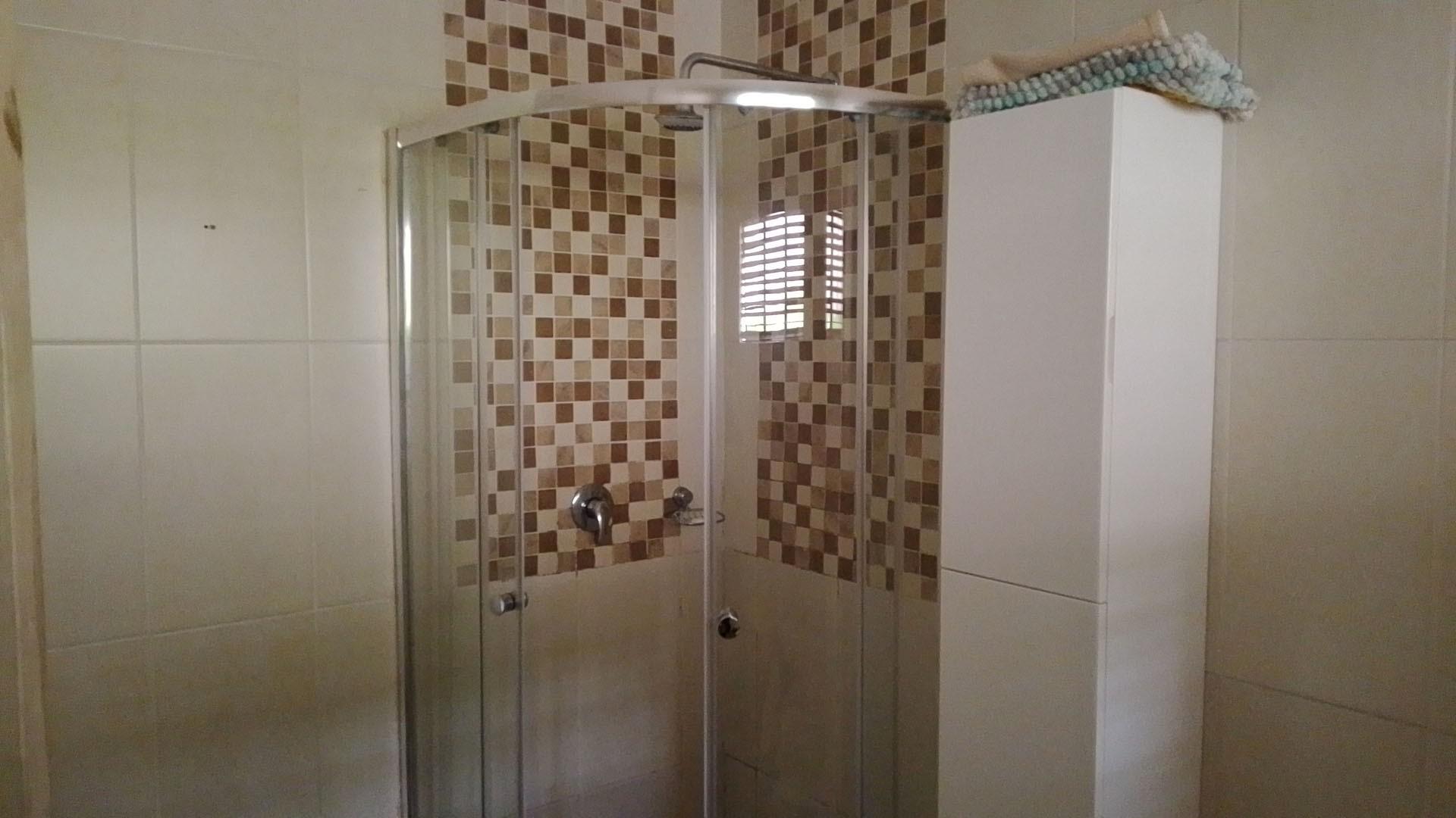 Bathroom 1 - 15 square meters of property in Berea West 