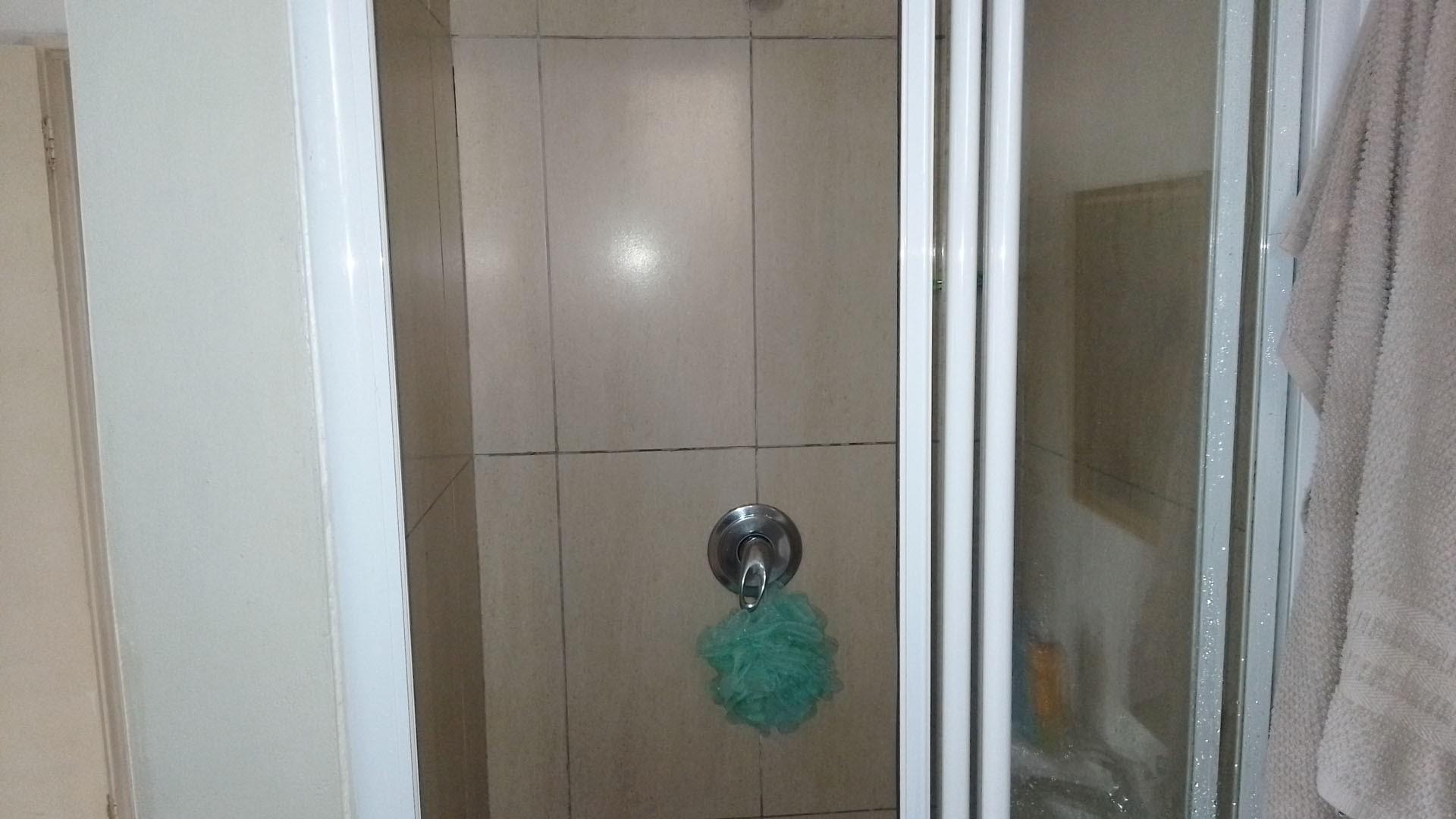 Main Bathroom - 2 square meters of property in Berea West 
