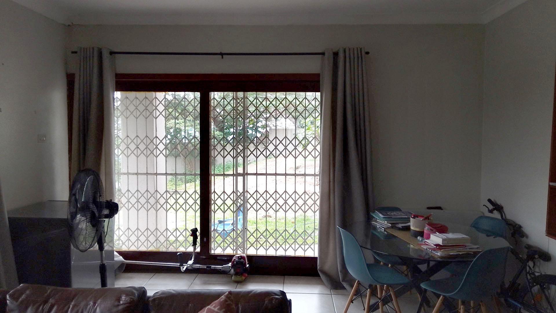 Lounges - 43 square meters of property in Berea West 
