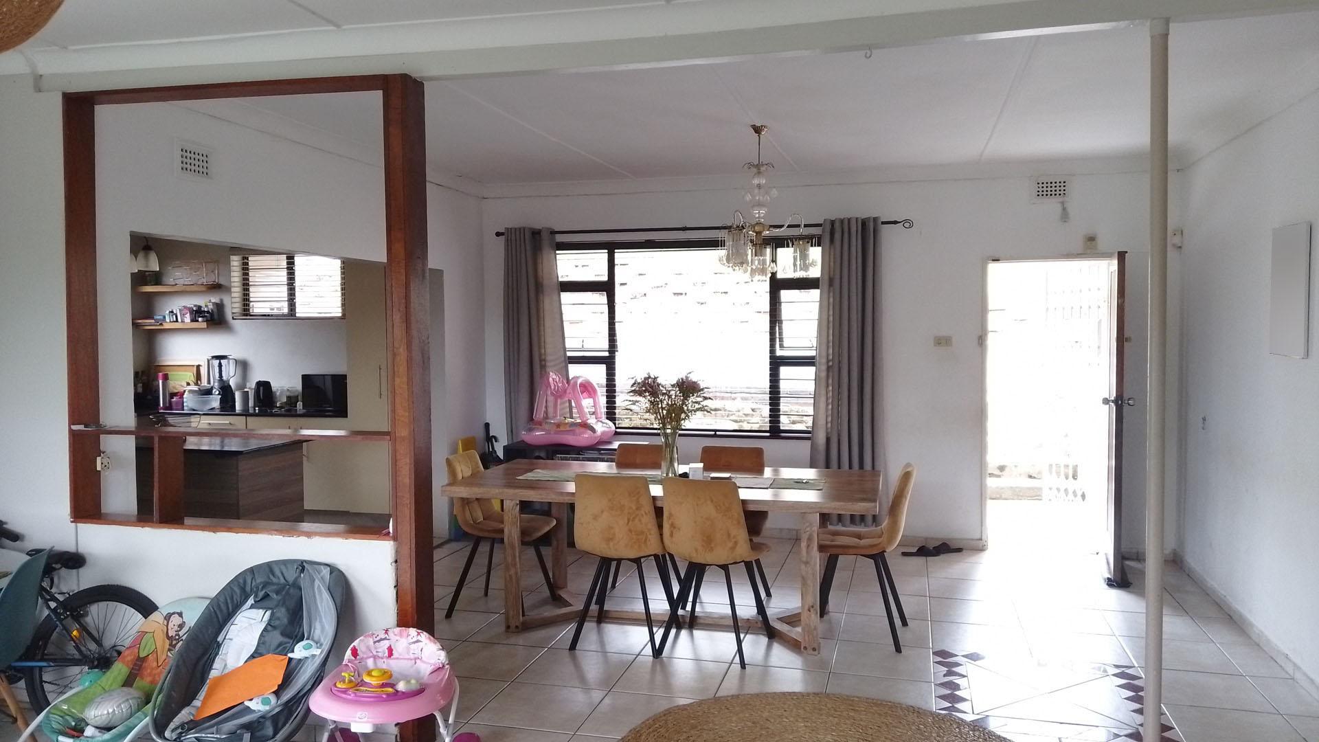 Lounges - 43 square meters of property in Berea West 