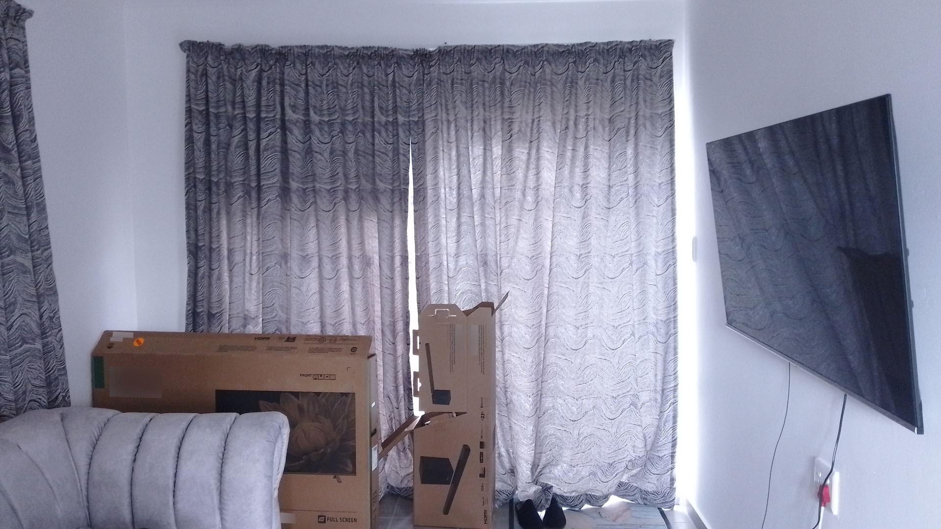 Lounges - 43 square meters of property in Berea West 