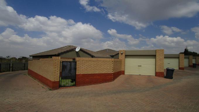 2 Bedroom Sectional Title for Sale For Sale in Halfway Gardens - Home Sell - MR333629