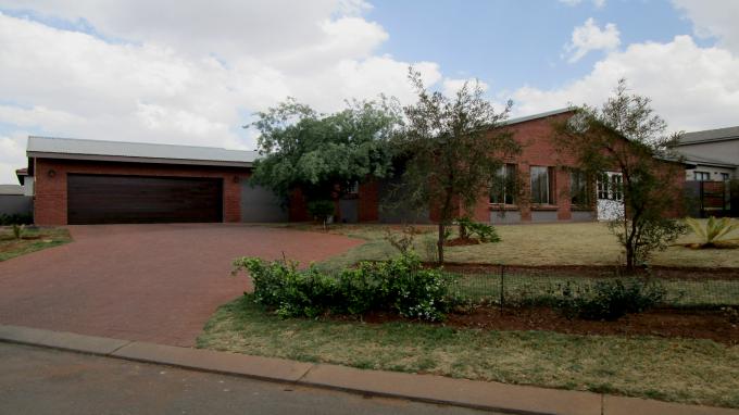 3 Bedroom House for Sale For Sale in Raslouw - Private Sale - MR333752