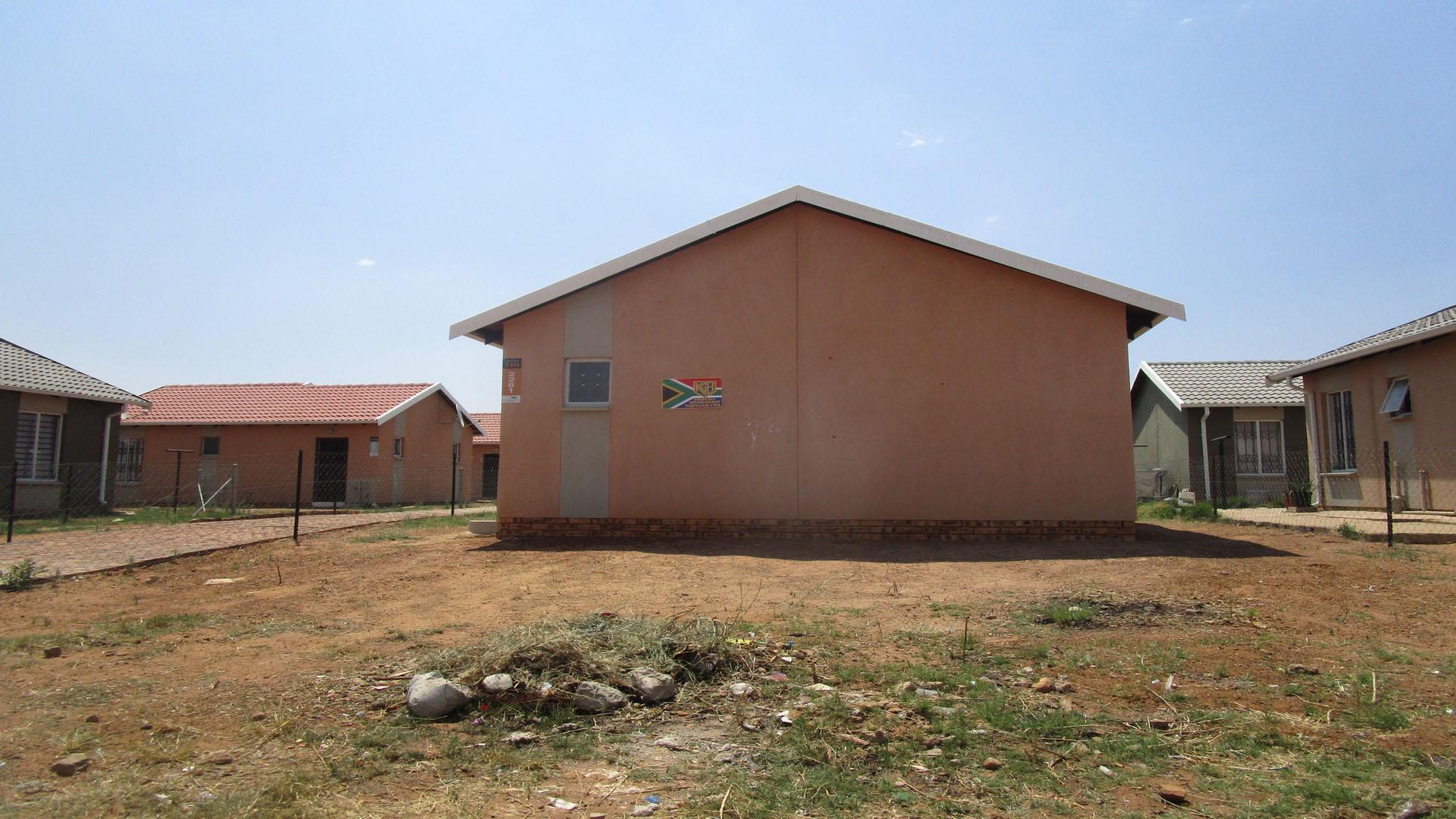 Front View of property in Savanna City