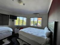Bed Room 5+ - 36 square meters of property in Bulwer (Dbn)