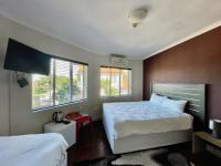 Bed Room 5+ - 36 square meters of property in Bulwer (Dbn)