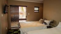 Main Bedroom - 43 square meters of property in Bulwer (Dbn)