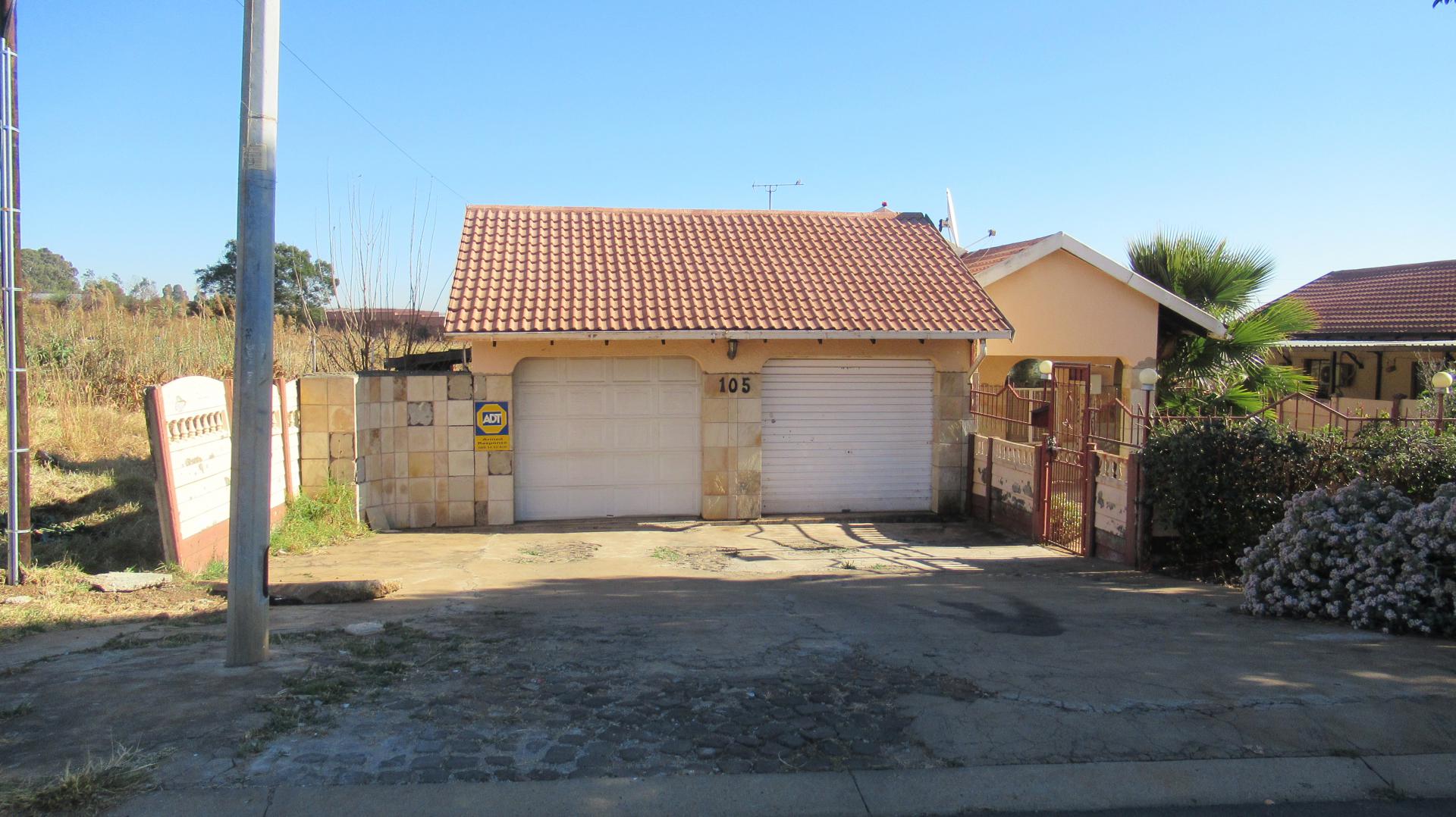 Front View of property in Zakariyya Park