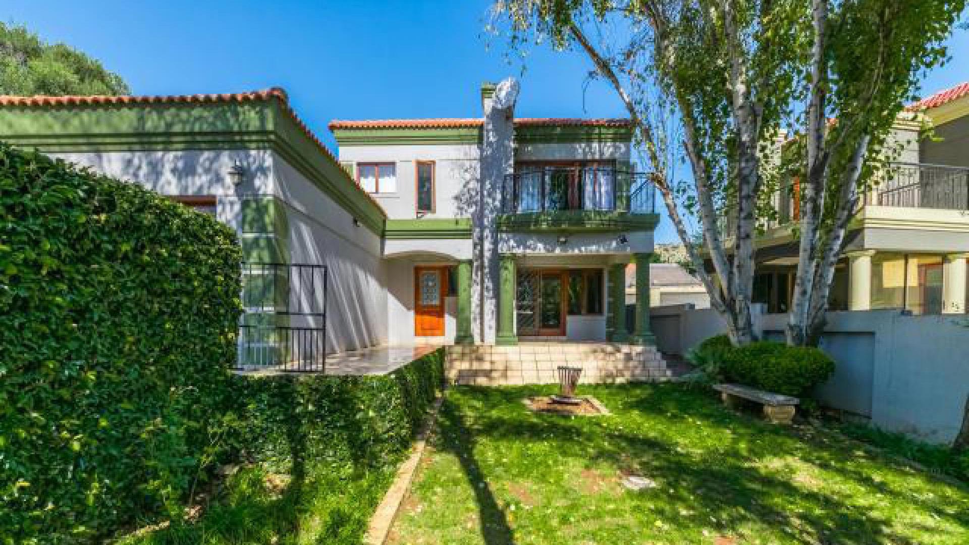 Front View of property in Amorosa