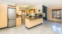 Kitchen of property in Amorosa