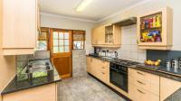 Kitchen of property in Amorosa