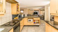 Kitchen of property in Amorosa