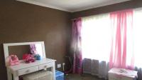 Bed Room 3 - 12 square meters of property in Brackendowns