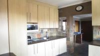Kitchen - 16 square meters of property in Brackendowns