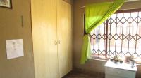 Bed Room 2 - 11 square meters of property in Brackendowns