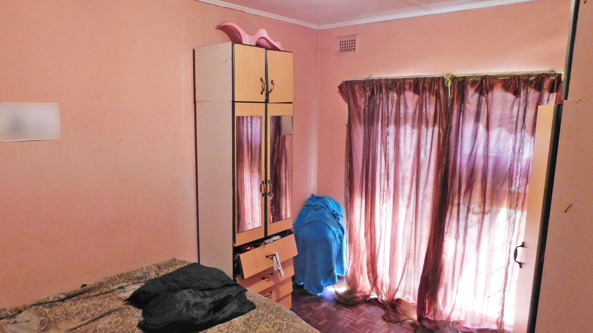 Bed Room 2 - 15 square meters of property in Isipingo Hills