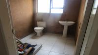 Bathroom 1 - 16 square meters of property in Quellerina