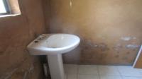 Bathroom 1 - 16 square meters of property in Quellerina