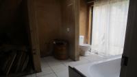 Main Bathroom - 10 square meters of property in Quellerina