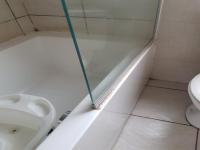 Bathroom 1 - 4 square meters of property in Noordhang