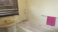 Bathroom 1 - 4 square meters of property in Protea North